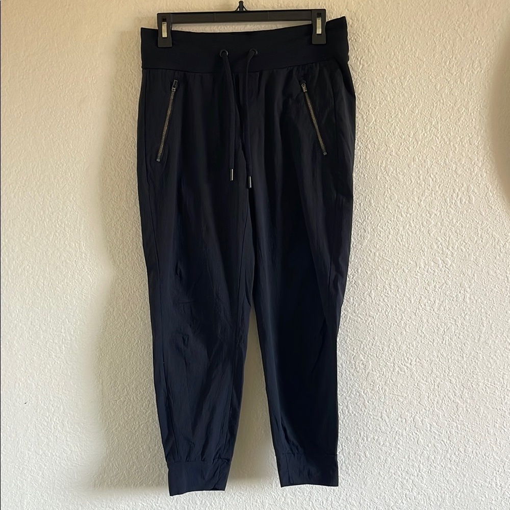 Athleta Trekkie North Jogger Pants Zipper Pockets Travel Hiking Black size 4 - Picture 3 of 7